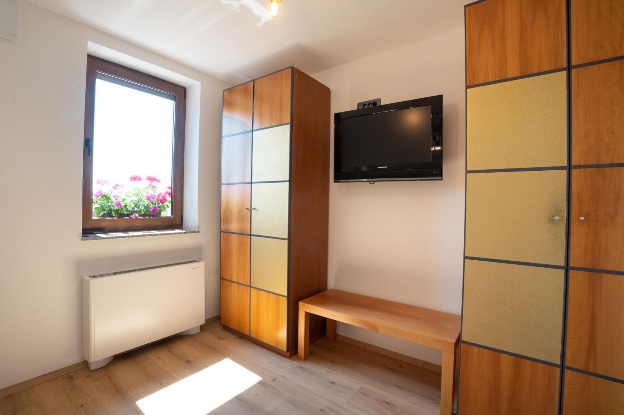 Aparthotel Hom At Vintgar Zgornje Gorje Room photo