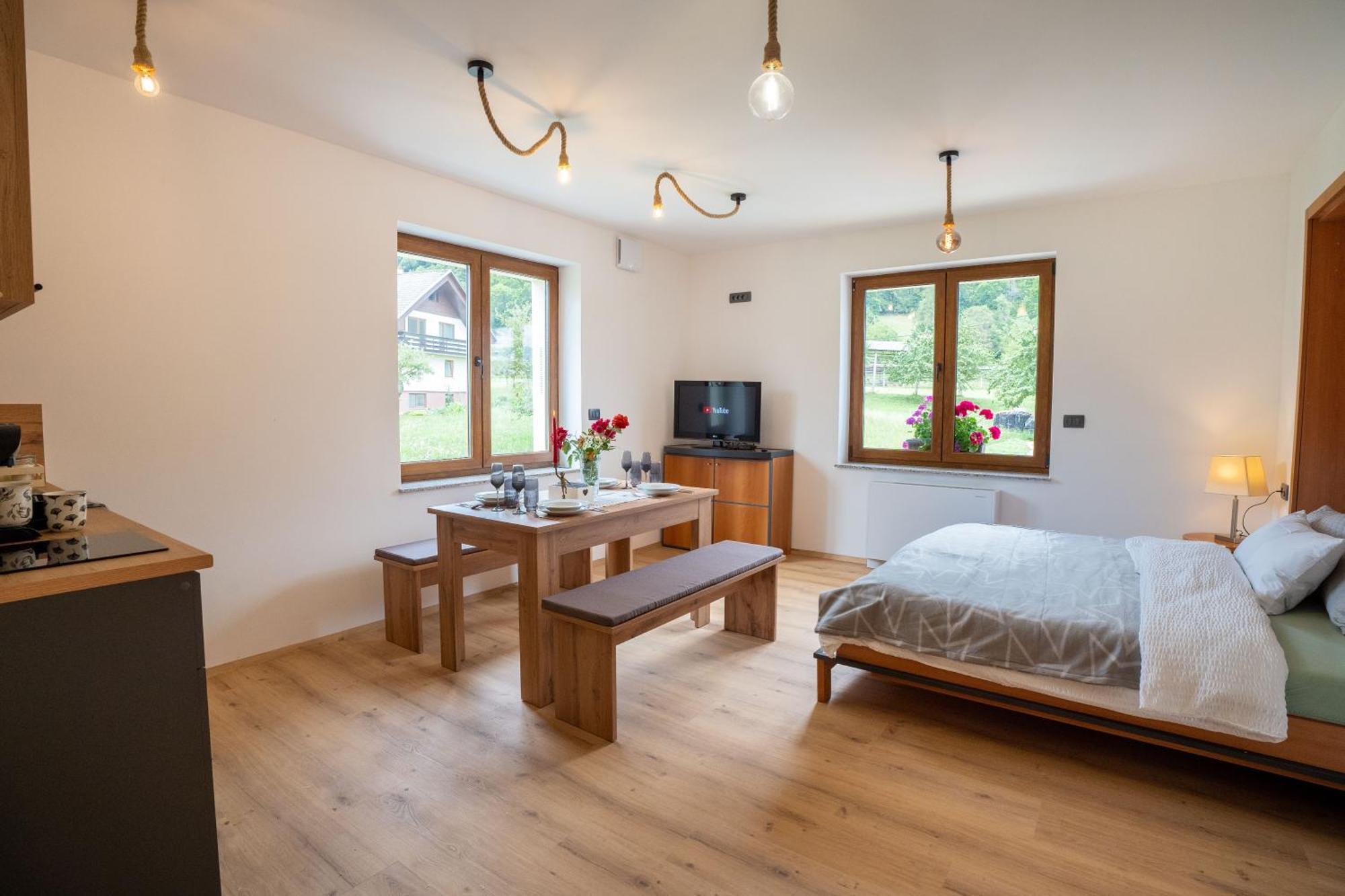 Aparthotel Hom At Vintgar Zgornje Gorje Room photo