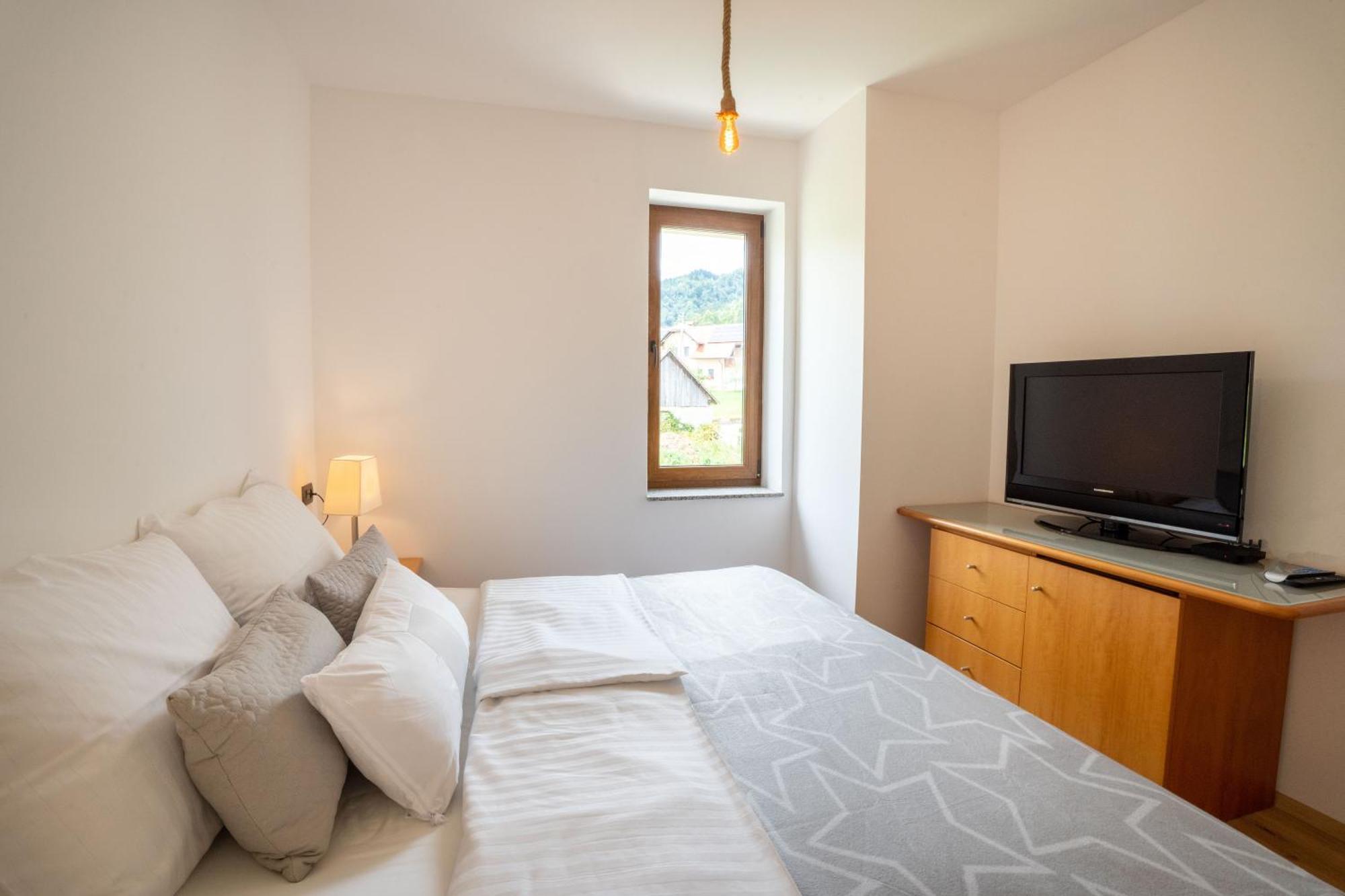 Aparthotel Hom At Vintgar Zgornje Gorje Room photo